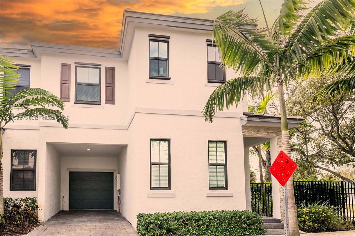 Attached, Exterior, Facade, Modern