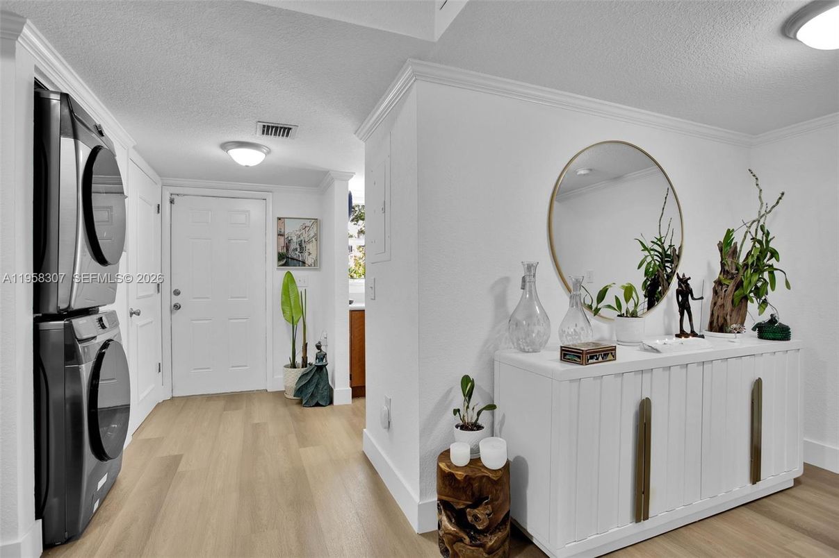 Interior, Washer, Wood Texture Flooring
