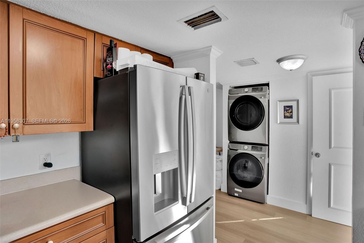 Interior, Kitchen, Utility Closets, Washer, Wood Texture Flooring