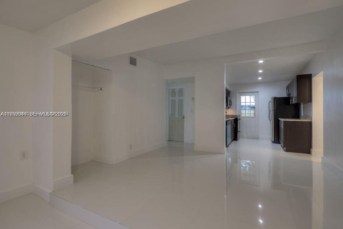 Empty room, Interior, Kitchen, Recessed Lighting