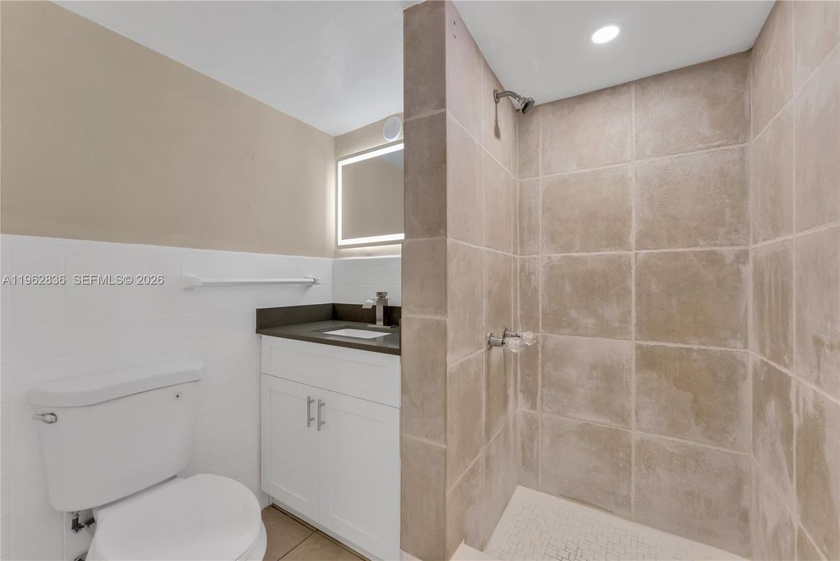 Bathroom, Interior, Recessed Lighting