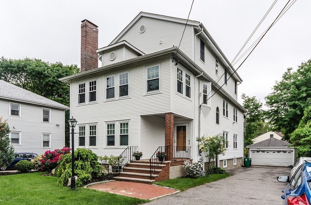 Exterior, Facade, American Foursquare
