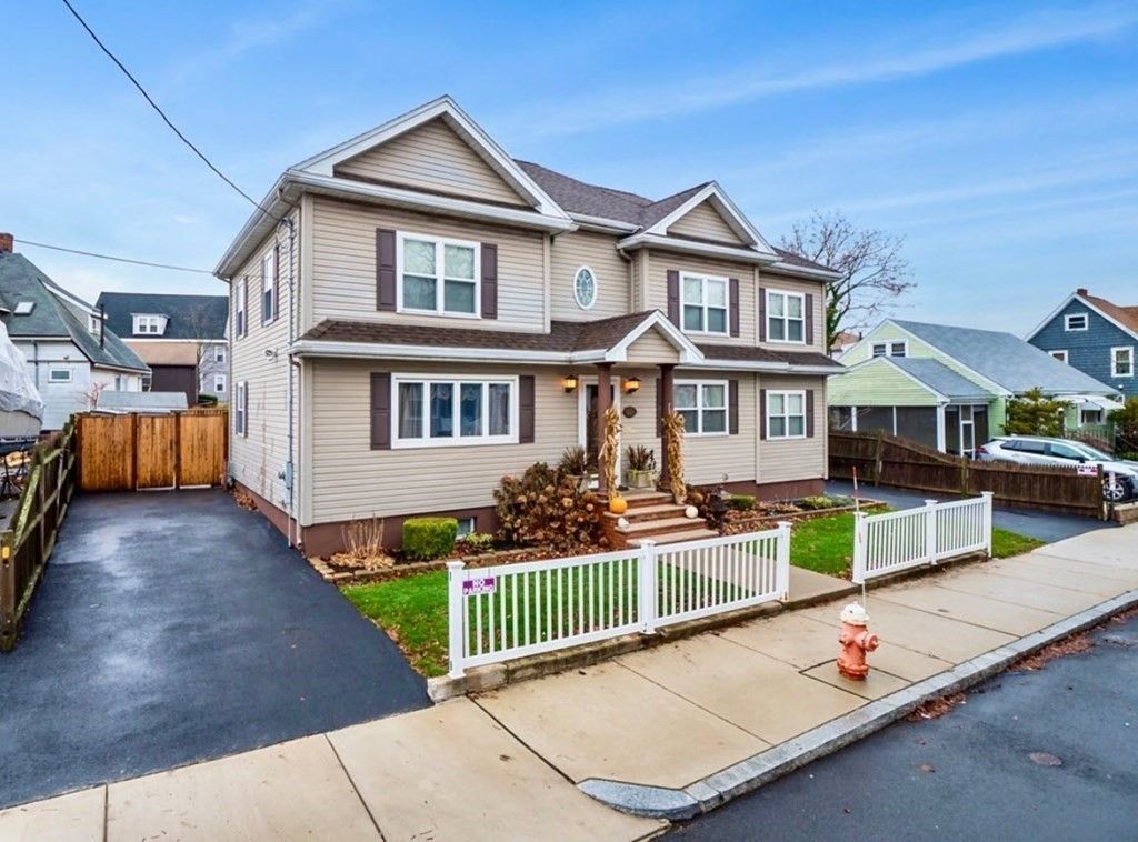 Exterior, Facade, Queen Anne Victorian