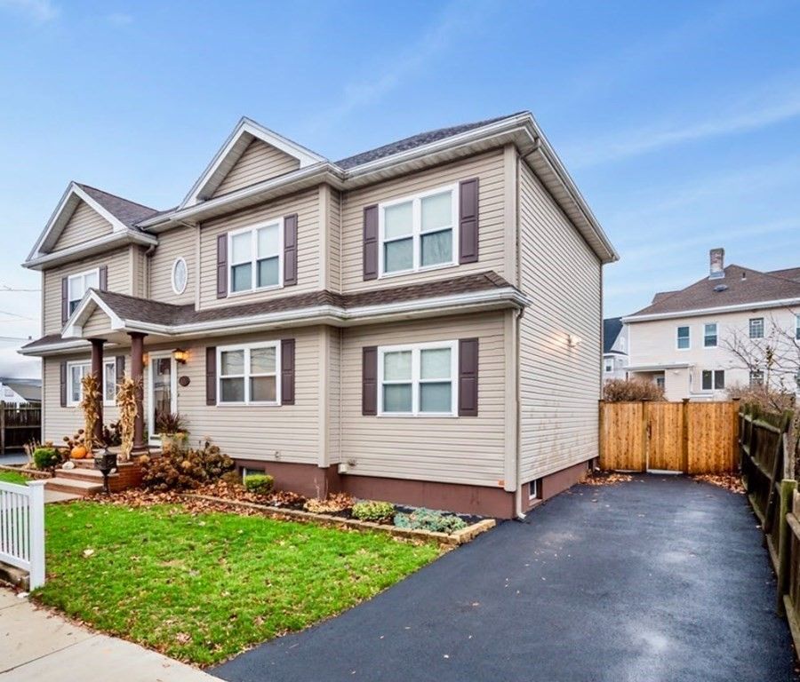 Exterior, Facade, Farmhouse