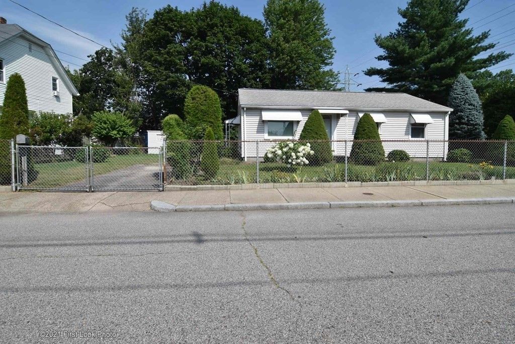 Exterior, Facade, Cape Cod