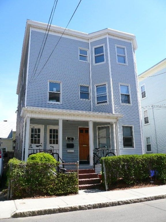 Exterior, Facade, Rowhouse