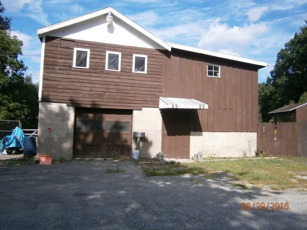 Attached, Exterior, Facade, Modern