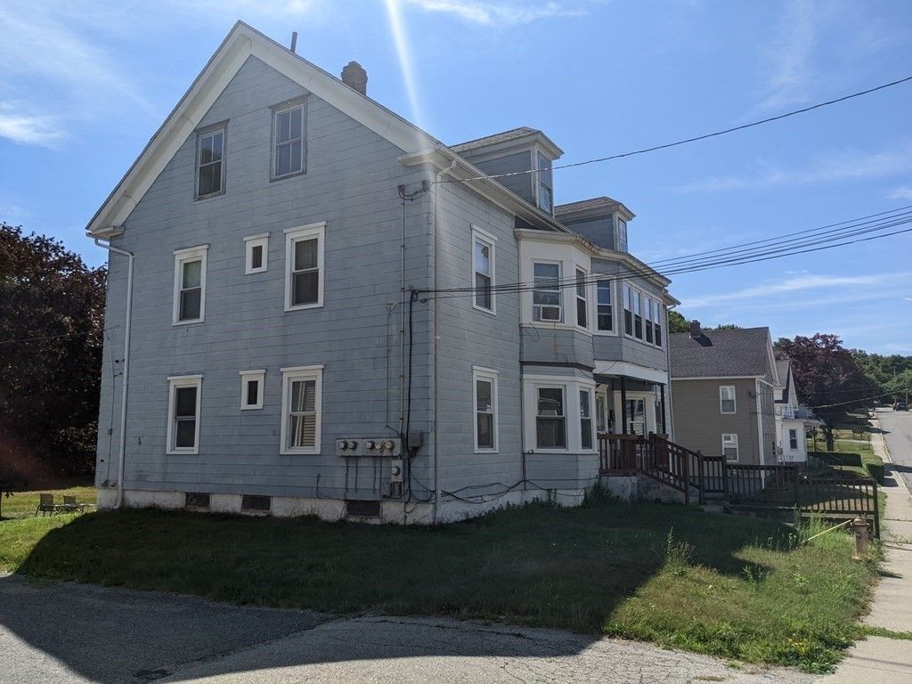 Exterior, Facade, Rowhouse