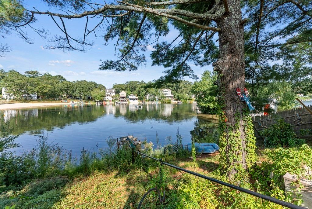 Exterior, Lake