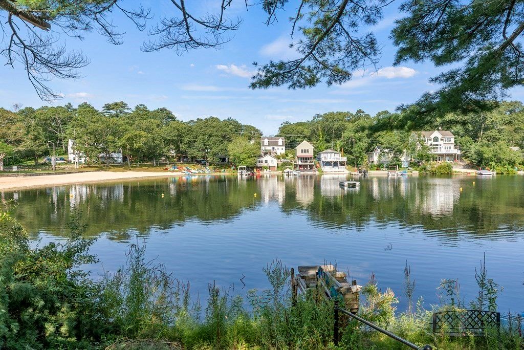 Exterior, Lake