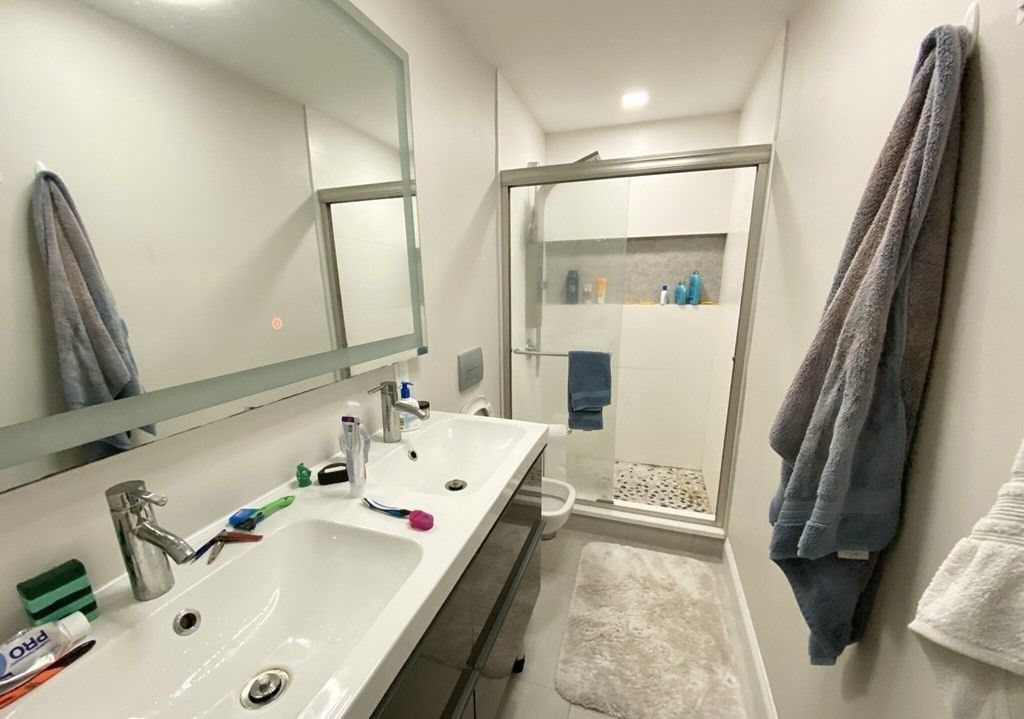 Bathroom, Dual Sink Vanities, Interior, Recessed Lighting