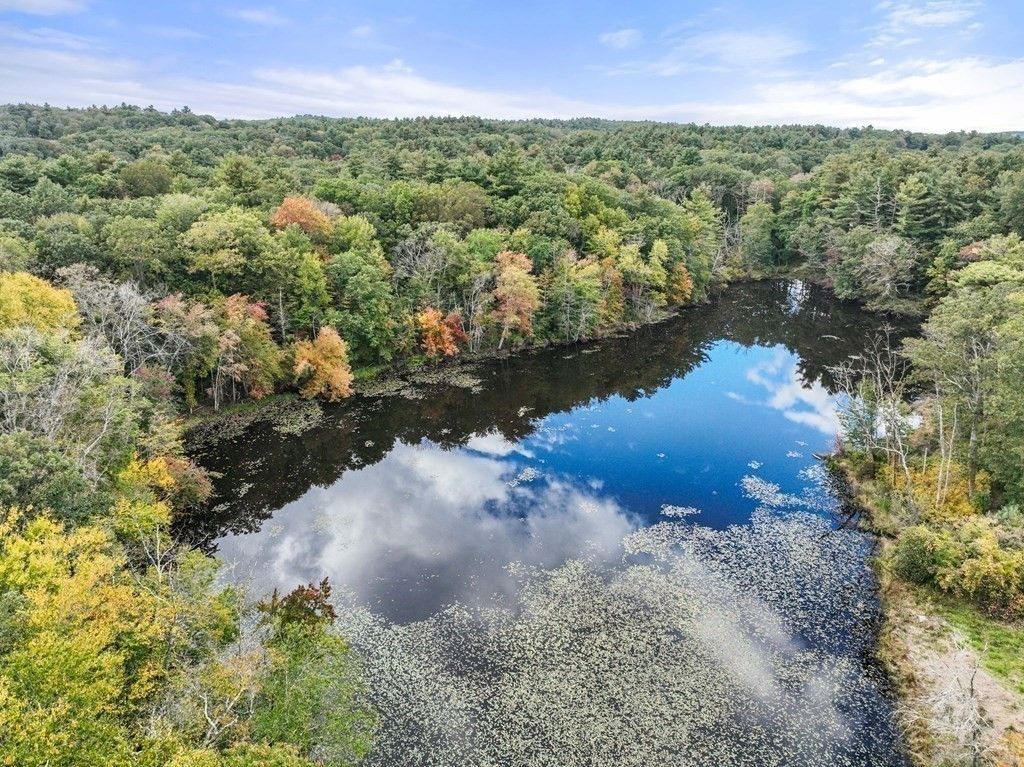 Exterior, Lake