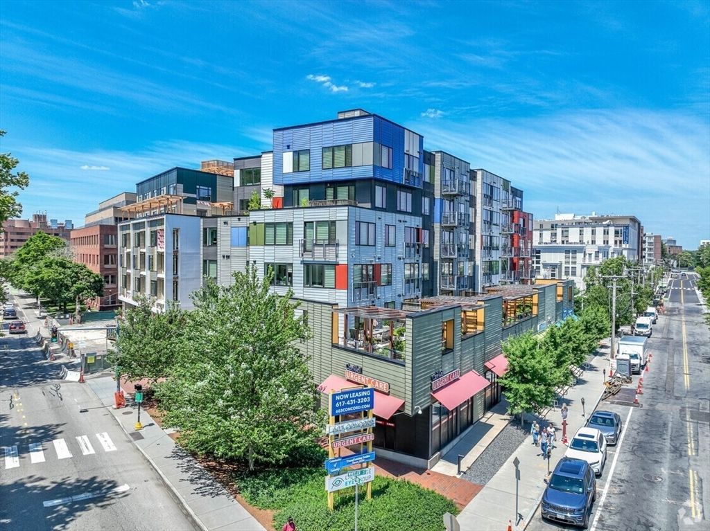 Exterior, Facade, Highrise