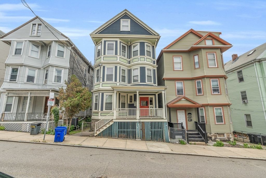 Exterior, Facade, Queen Anne Victorian