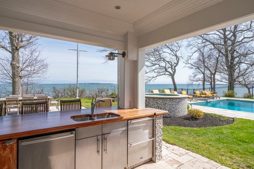 Exterior, Pool, Water