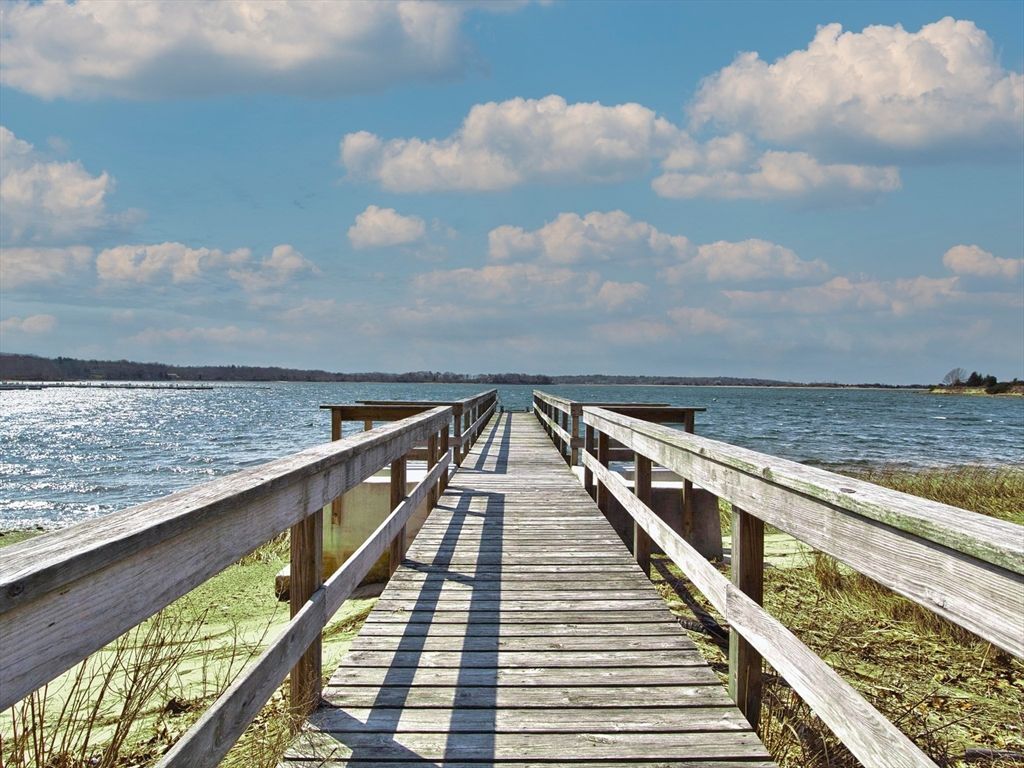 Exterior, Lake
