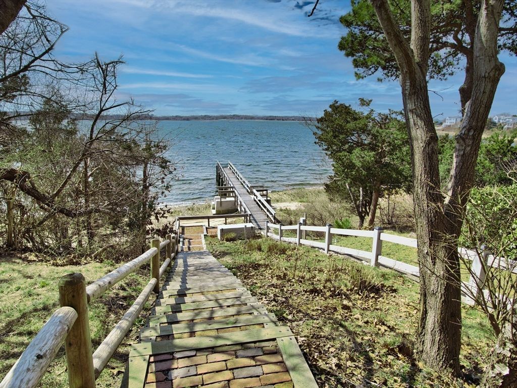 Exterior, Lake