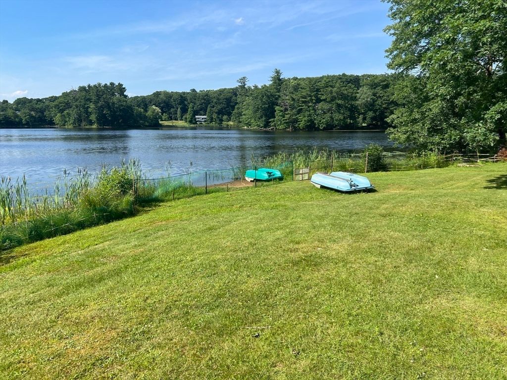Exterior, Lake