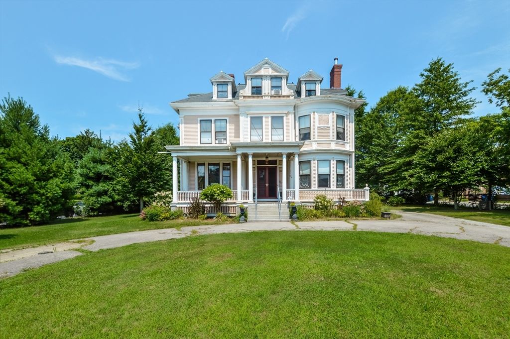 Backyard, Exterior, Facade, Queen Anne Victorian