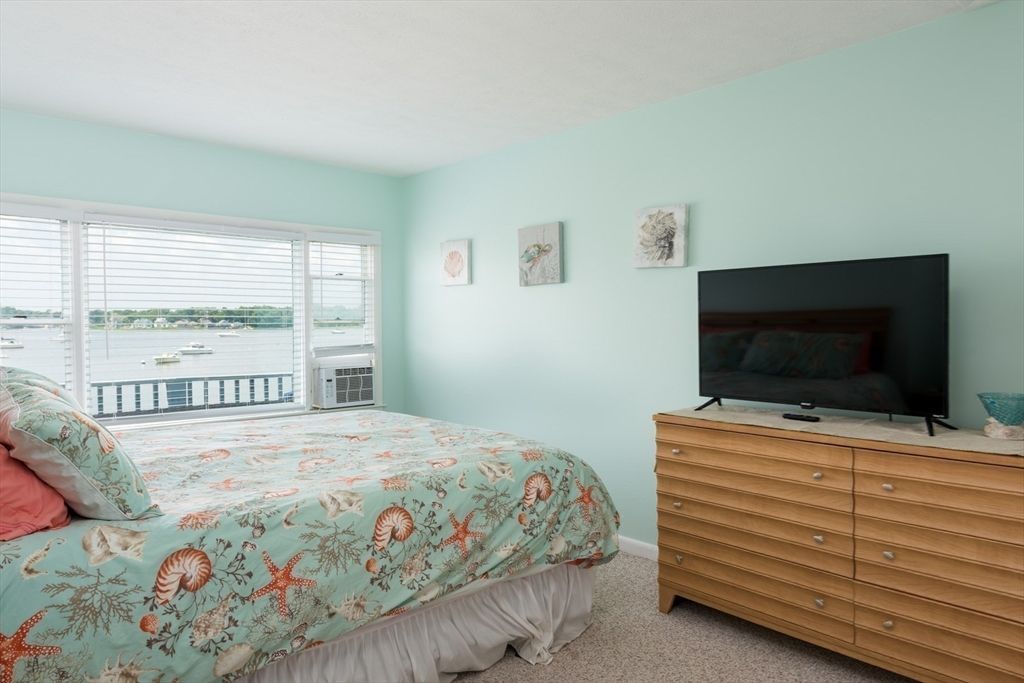 Bedroom, Interior, Water