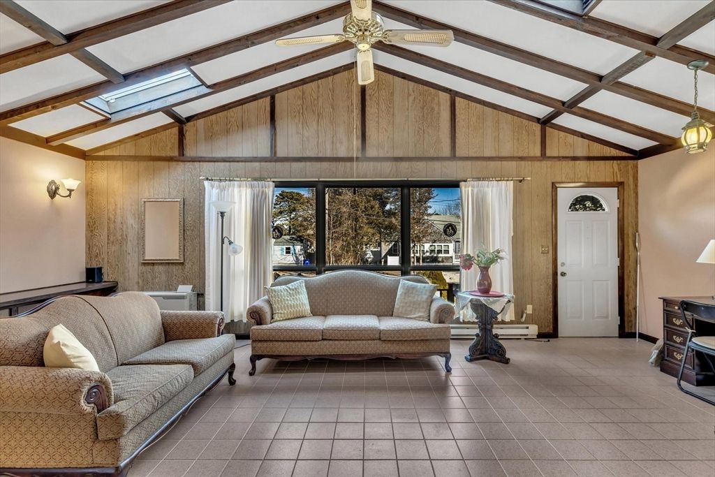 Interior, Living room, Pendant Lights, Wooden Beams