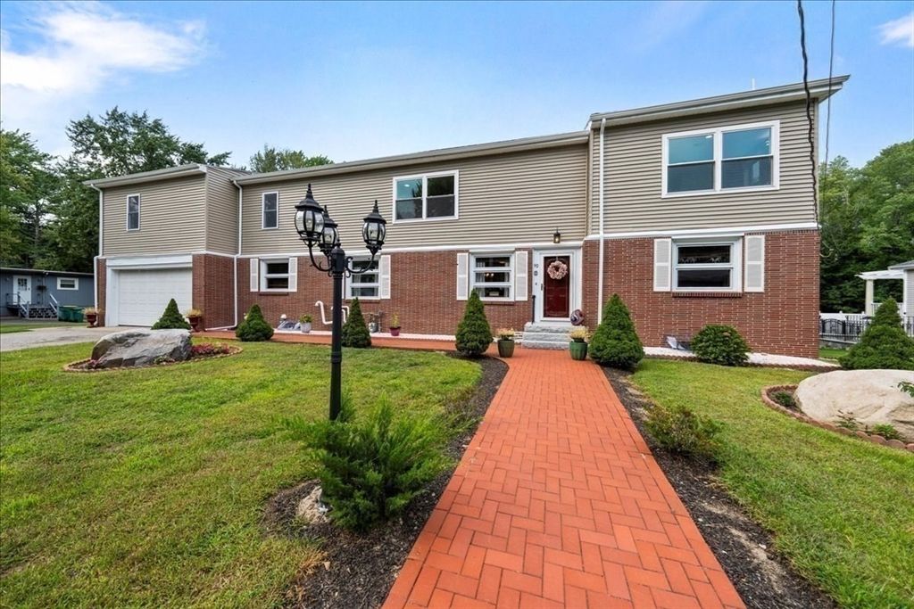 Attached, Exterior, Facade, Brick Facade, Rowhouse