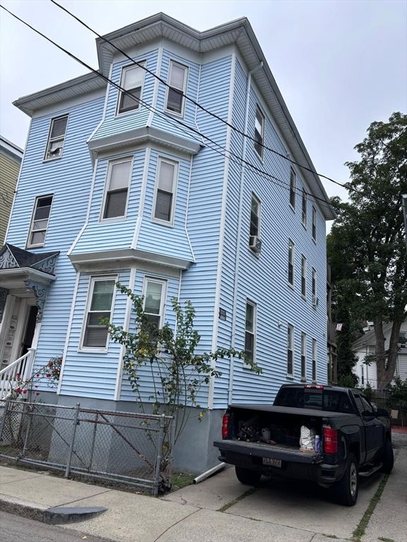 Exterior, Facade, Queen Anne Victorian