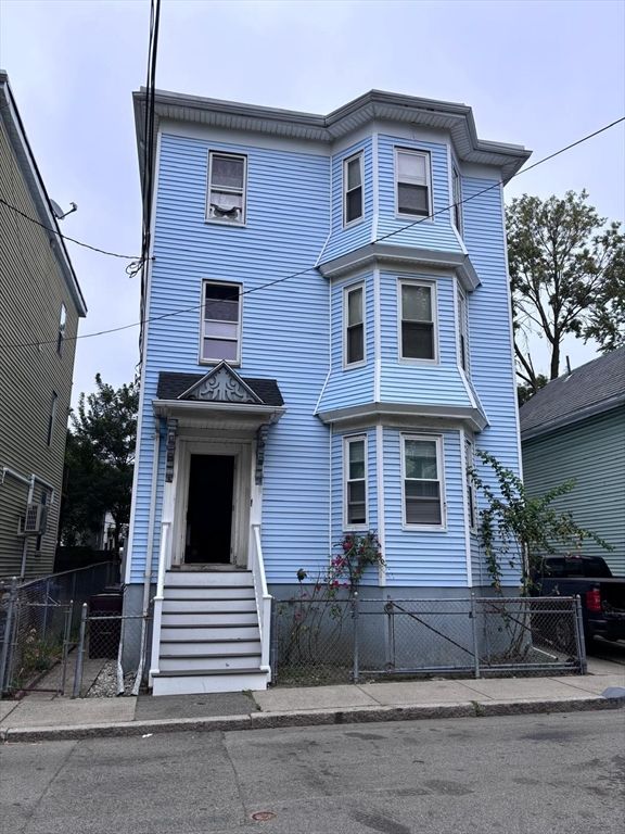 Exterior, Facade, Queen Anne Victorian