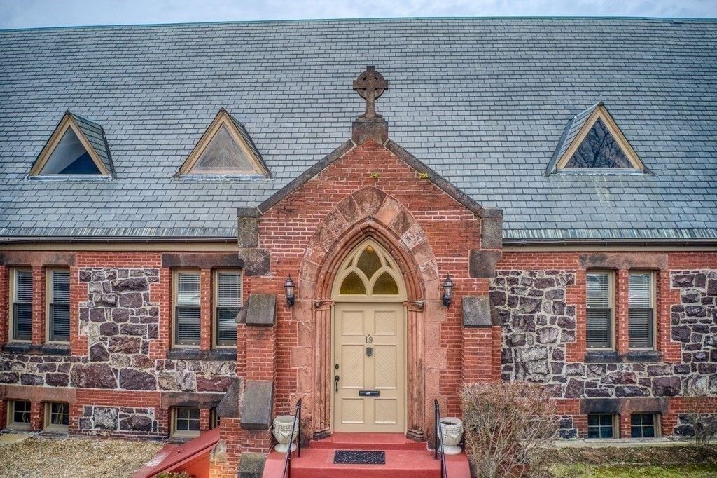 Exterior, Facade, Brick Facade, Cape Cod