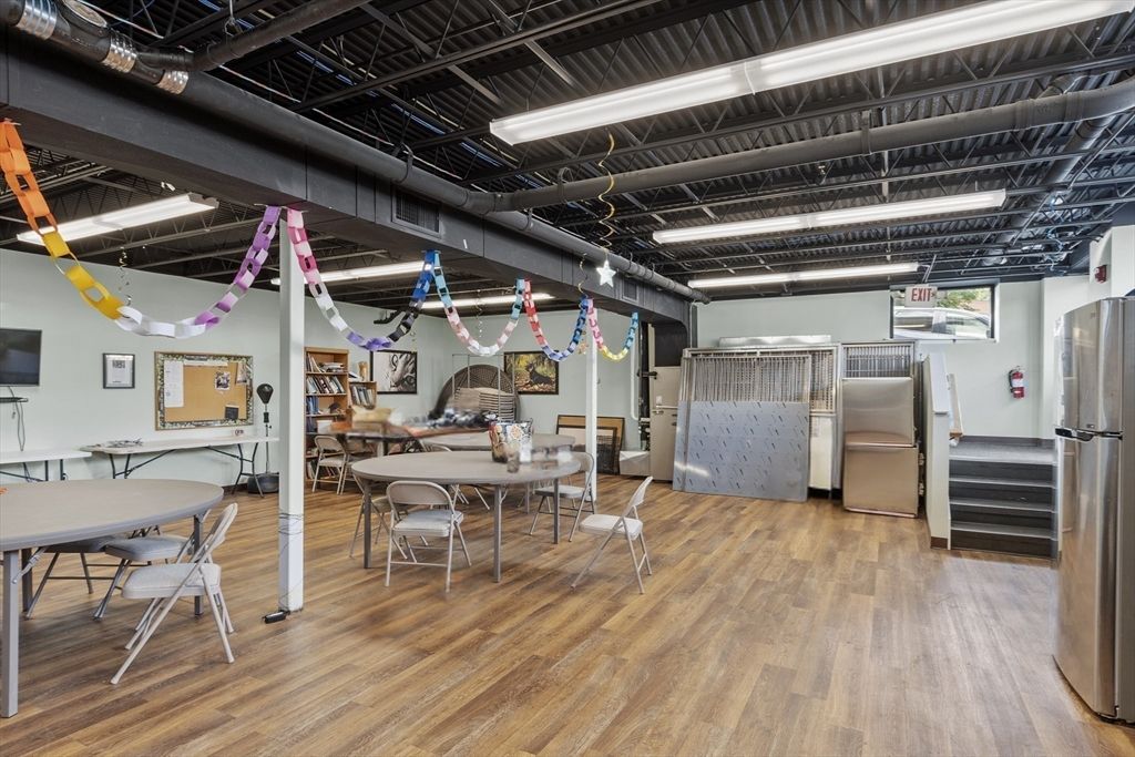 Dining room, Interior, Kitchen, Pendant Lights, Stainless Steel Appliances, Wood Texture Flooring