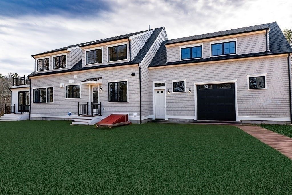 Attached, Exterior, Facade, Farmhouse