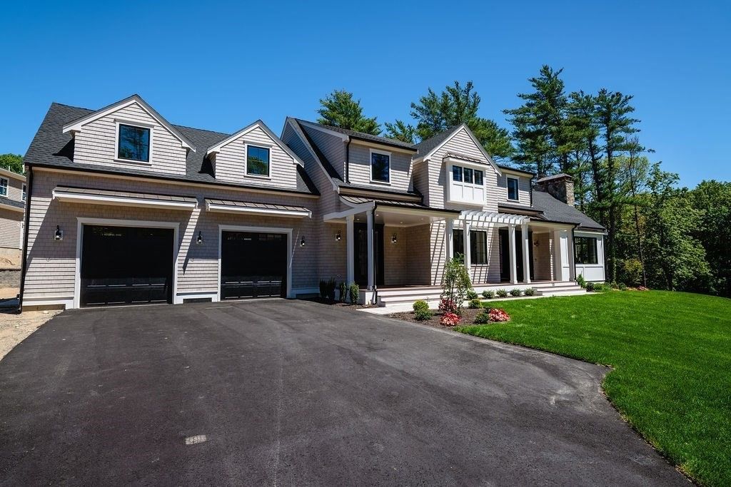 Attached, Exterior, Facade, Cape Cod