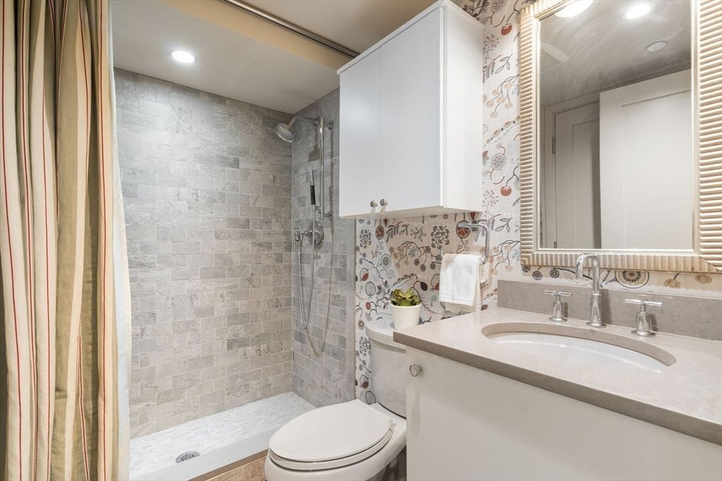 Bathroom, Interior, Recessed Lighting