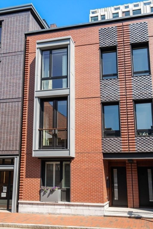 Exterior, Facade, Brick Facade, Rowhouse