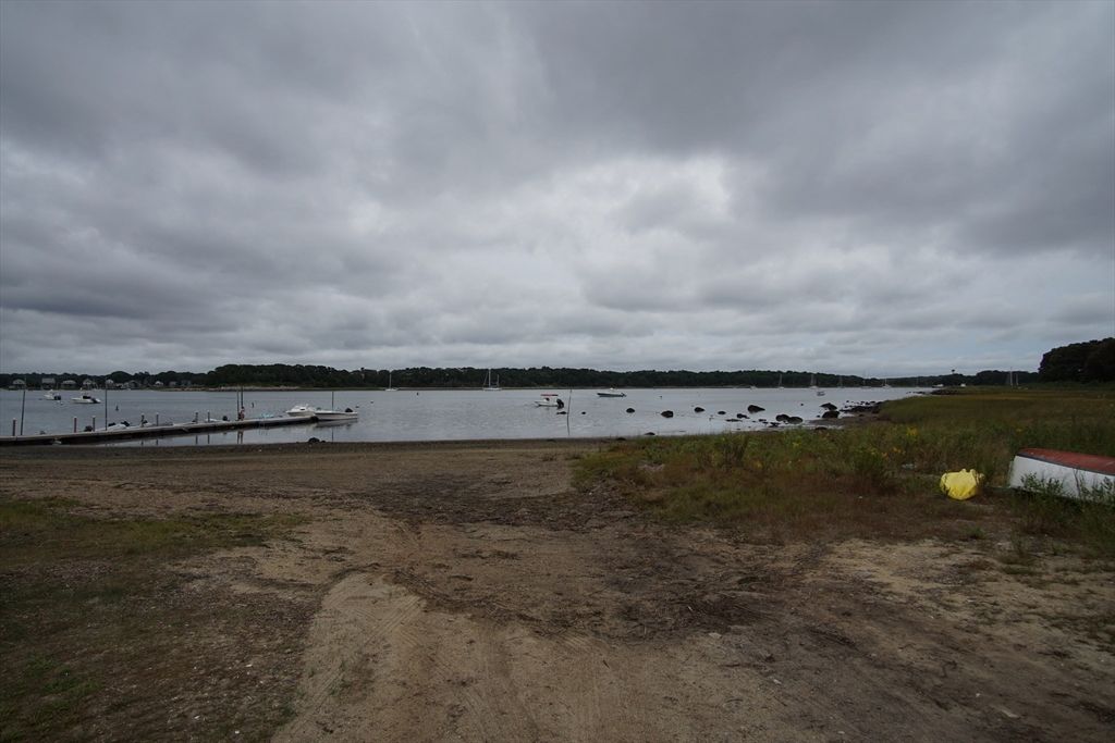 Exterior, Lake