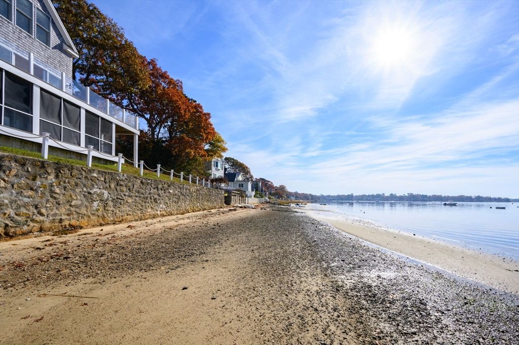 Exterior, Lake