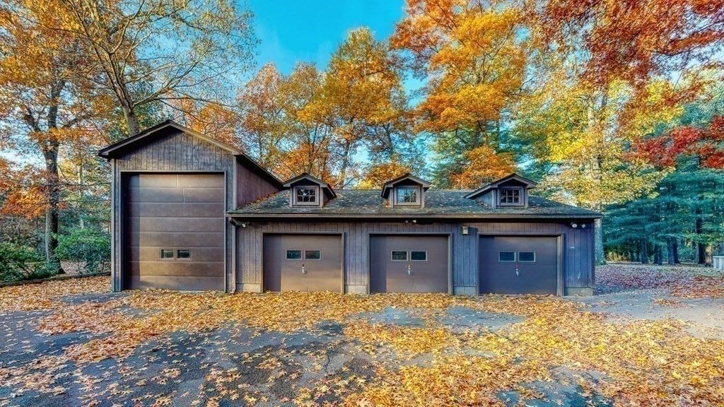 Detached Garage, Exterior
