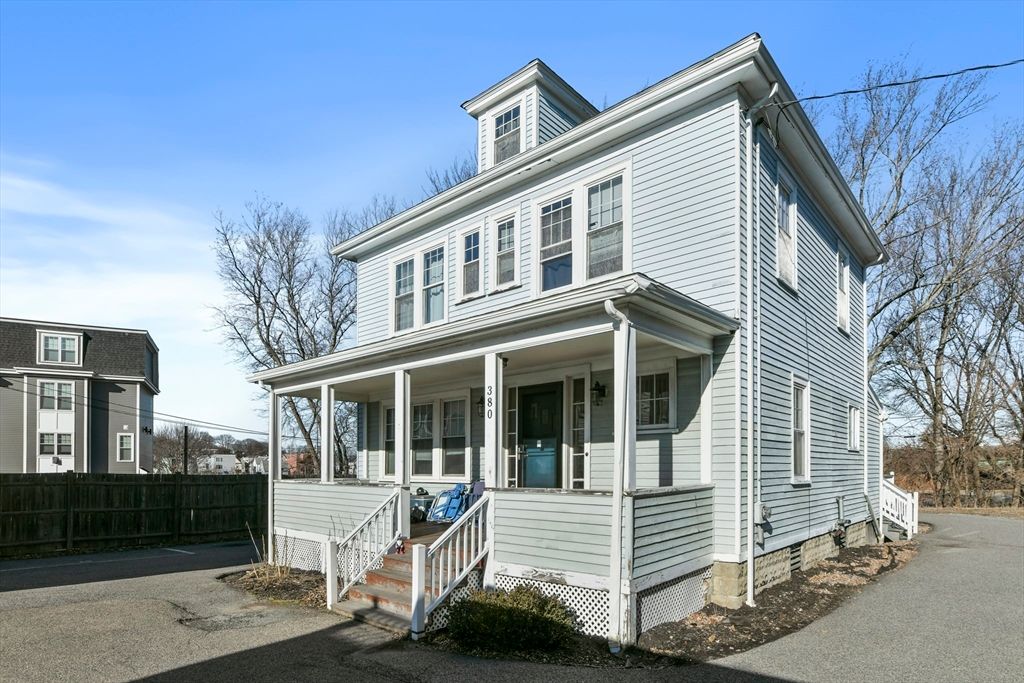 Exterior, Facade, American Foursquare