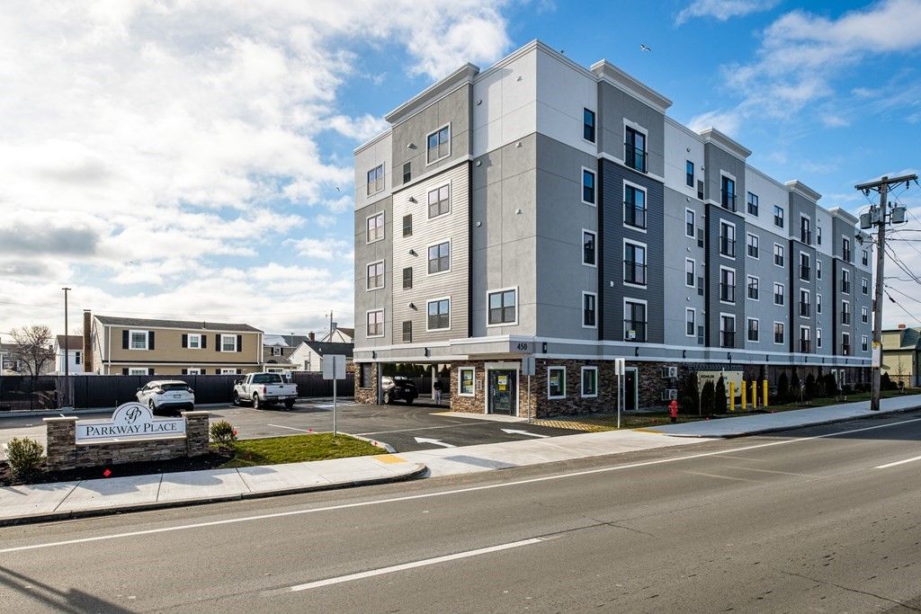 Exterior, Facade, Condo Building