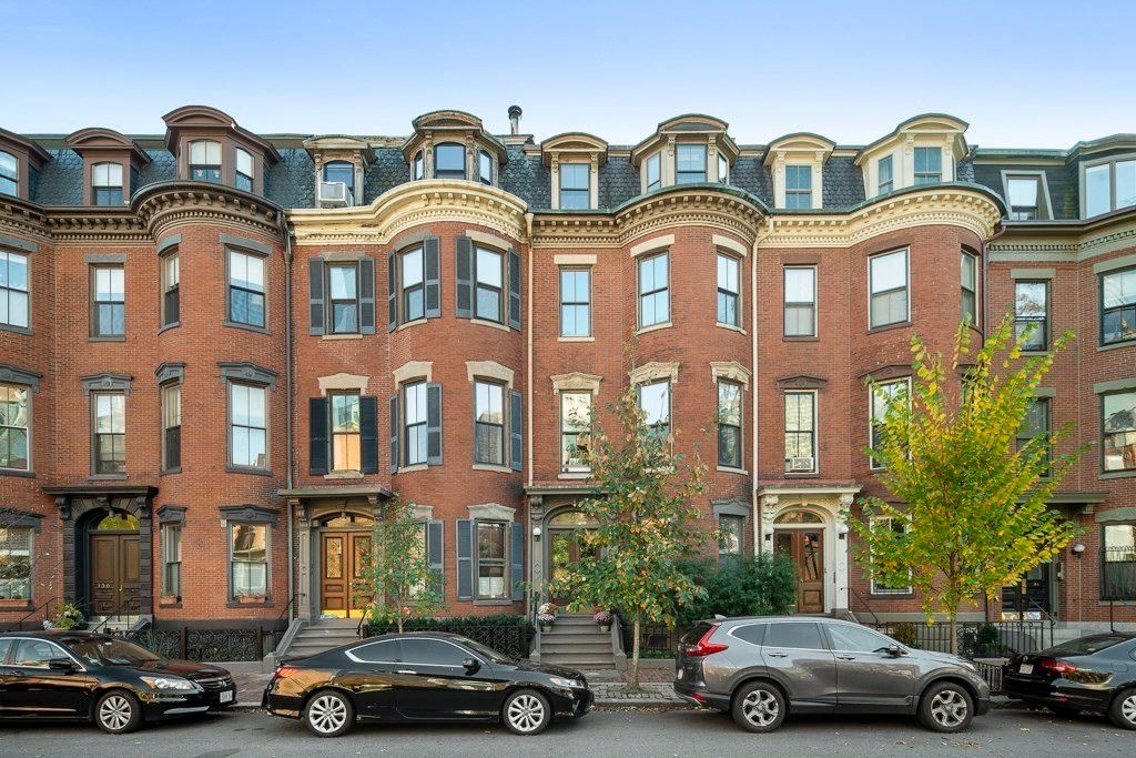 Exterior, Facade, Brick Facade, Rowhouse