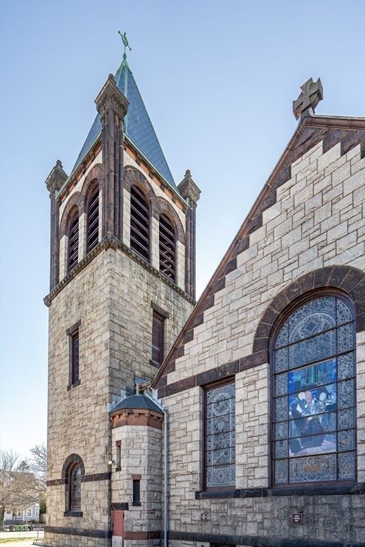 Exterior, Facade, Tudor Revival