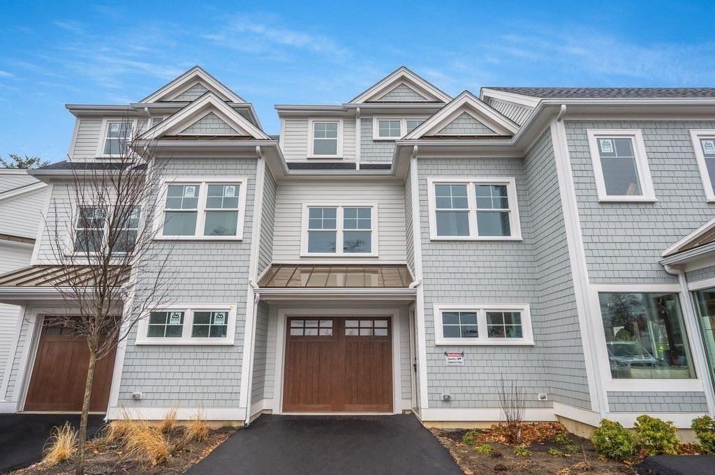Attached, Exterior, Facade, Rowhouse