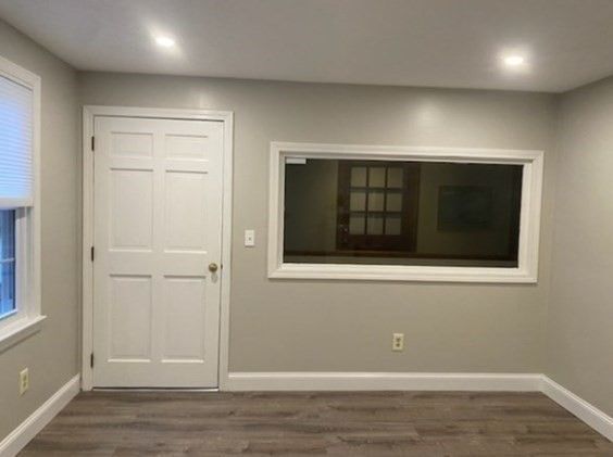 Empty room, Interior, Recessed Lighting, Wood Texture Flooring