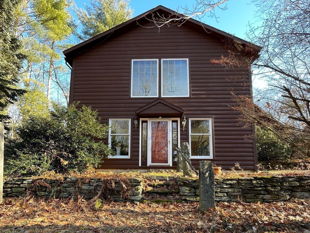Exterior, Facade, Log Home