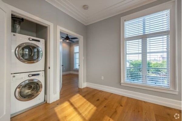 Interior, Utility Closets, Washer, Wood Texture Flooring