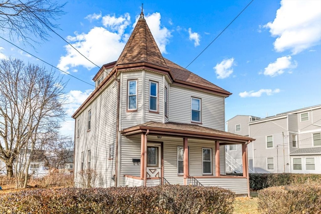 Exterior, Facade, Queen Anne Victorian