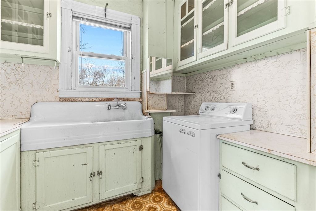 Interior, Washer