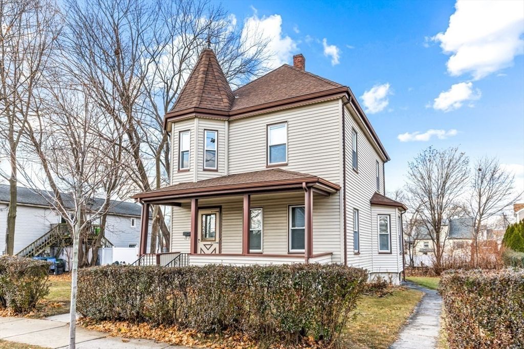 Exterior, Facade, Queen Anne Victorian