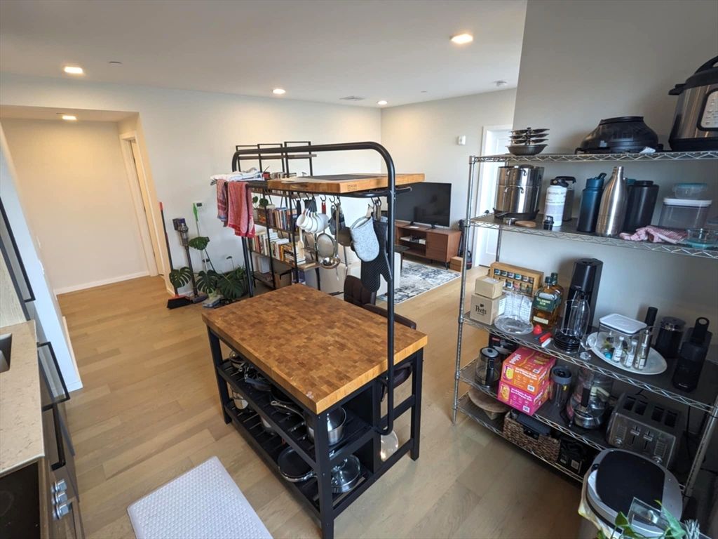 Interior, Recessed Lighting, Wood Texture Flooring