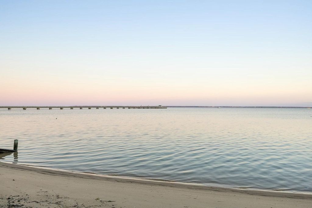 Exterior, Lake